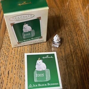 Hallmark Keepsake 2005 White Bunny on Green Block Ornament